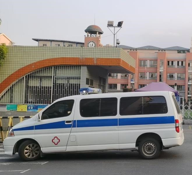 洛南救护车出租护送骨折病人一公里多少钱